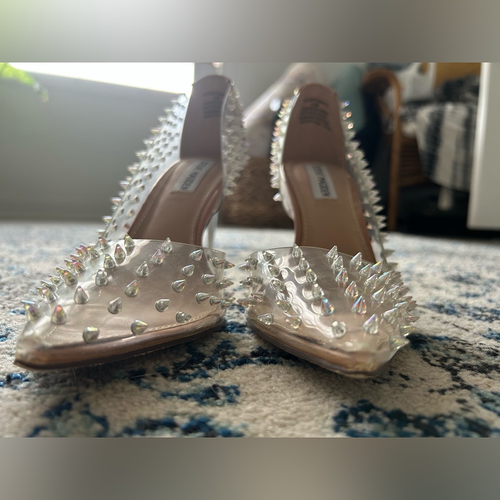 Super fun iridescent spike my pumps